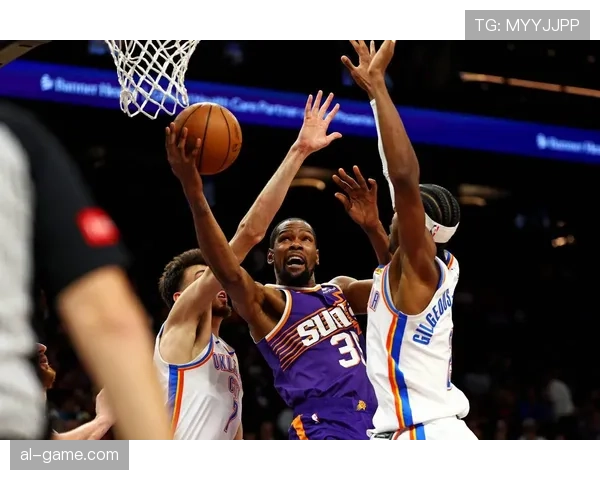 杜兰特赛场上杀神，下了场居然能这样随便穿衣服？没谁了！